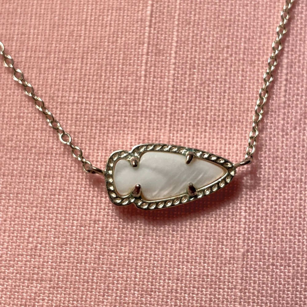 Discontinued Kendra Scott necklace Gold White